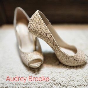 Gold sparkle open toe shoes with gold heel
